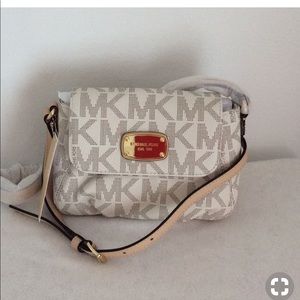 Michael kors crossbody bag